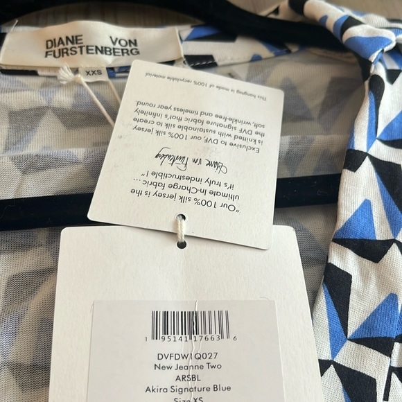 DVF New Jeanne Two Jersey Silk Wrap Dress in Akita Signature Blue Size XXS - Picture 12 of 13